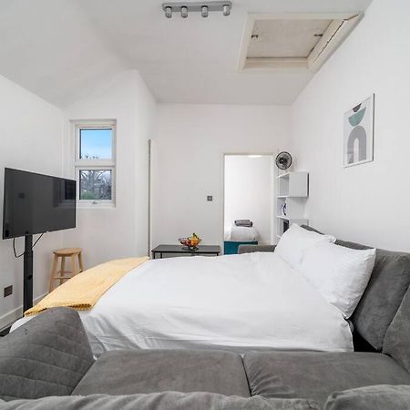 New 3Bed Stylish Apartment With Amazing Transport Londra Dış mekan fotoğraf