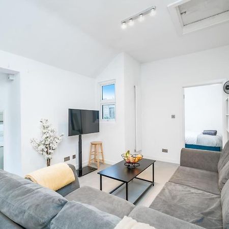 New 3Bed Stylish Apartment With Amazing Transport Londra Dış mekan fotoğraf