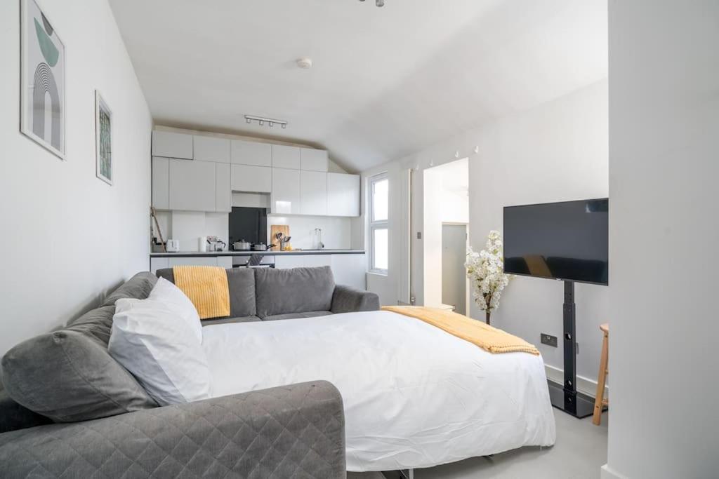 New 3Bed Stylish Apartment With Amazing Transport Londra Dış mekan fotoğraf