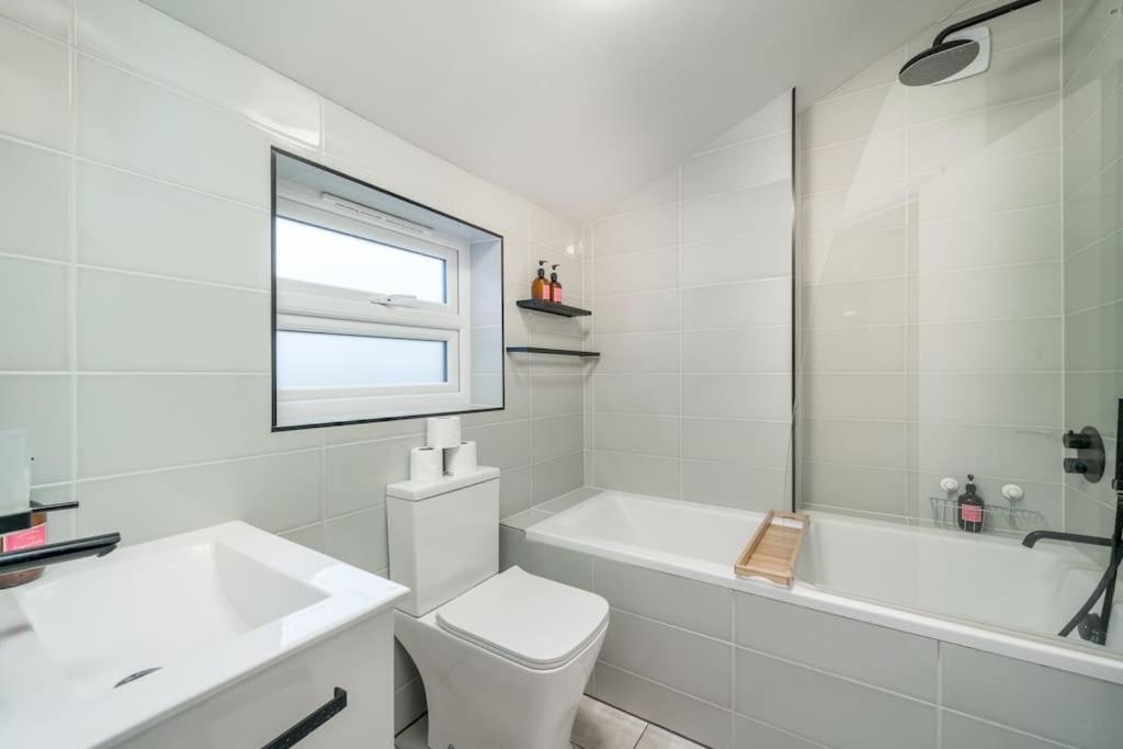 New 3Bed Stylish Apartment With Amazing Transport Londra Dış mekan fotoğraf
