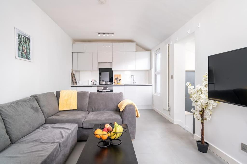 New 3Bed Stylish Apartment With Amazing Transport Londra Dış mekan fotoğraf
